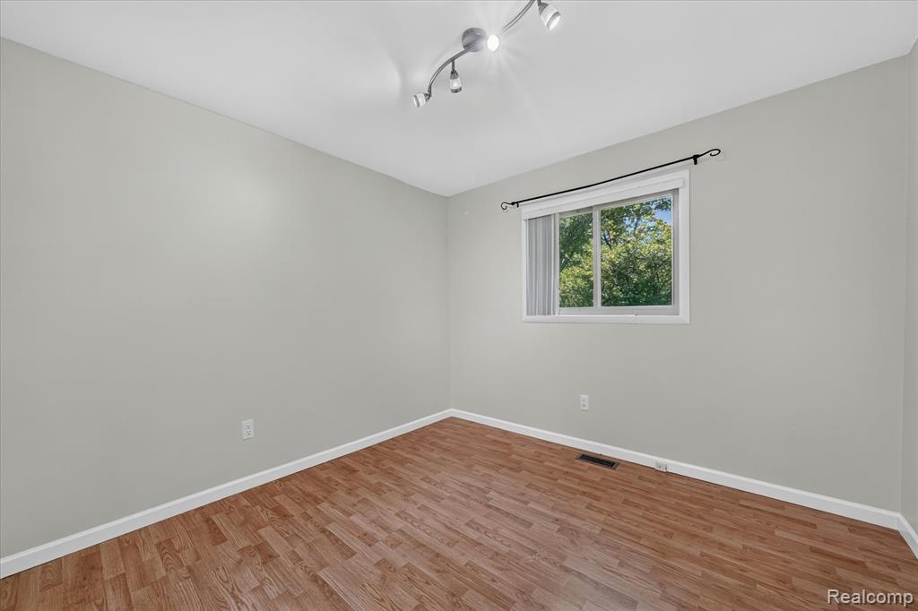 2370 Norton Road Rochester Hills, MI 48307 - Photo 11 of 15