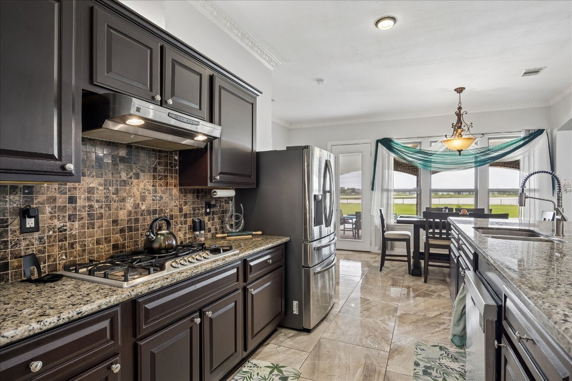 527 Lily Lane Rosharon, TX 77583 - Photo 12 of 35