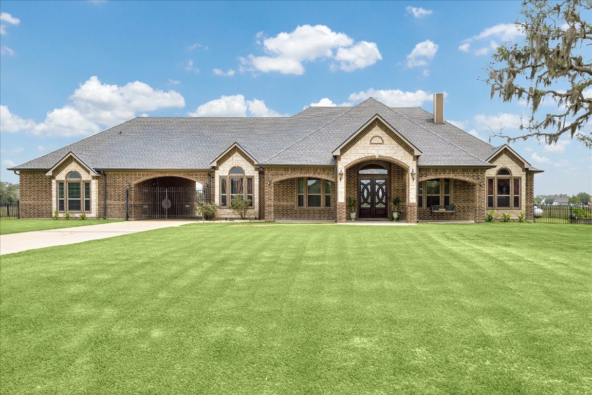 527 Lily Lane Rosharon, TX 77583 - Photo 2 of 35