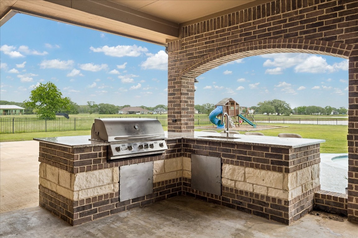 527 Lily Lane Rosharon, TX 77583 - Photo 26 of 35