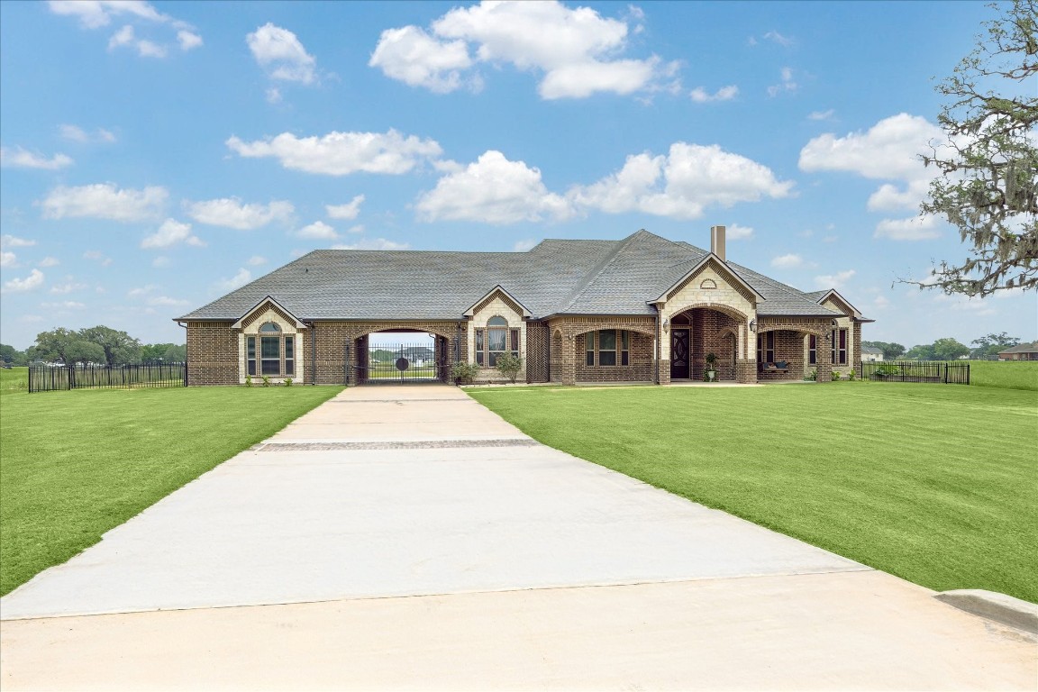 527 Lily Lane Rosharon, TX 77583 - Photo 3 of 35