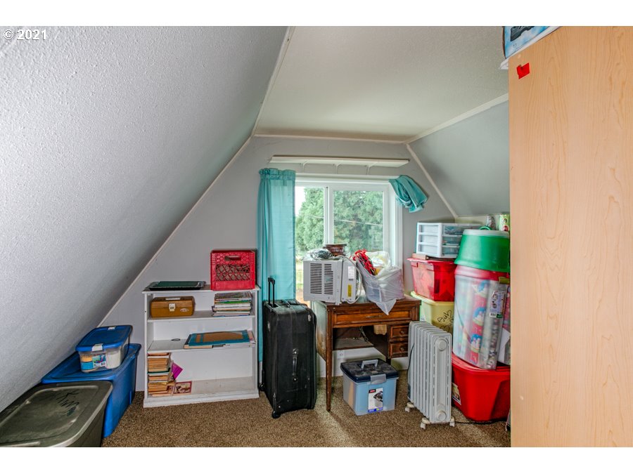 7701 Howell Prairie Road Northeast Silverton, OR 97381 - Photo 11 of 19 a utility room with toys and windows