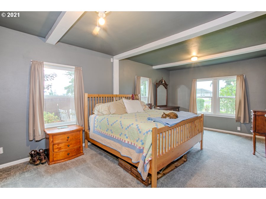 7701 Howell Prairie Road Northeast Silverton, OR 97381 - Photo 7 of 19 a bedroom with a bed a window and couch