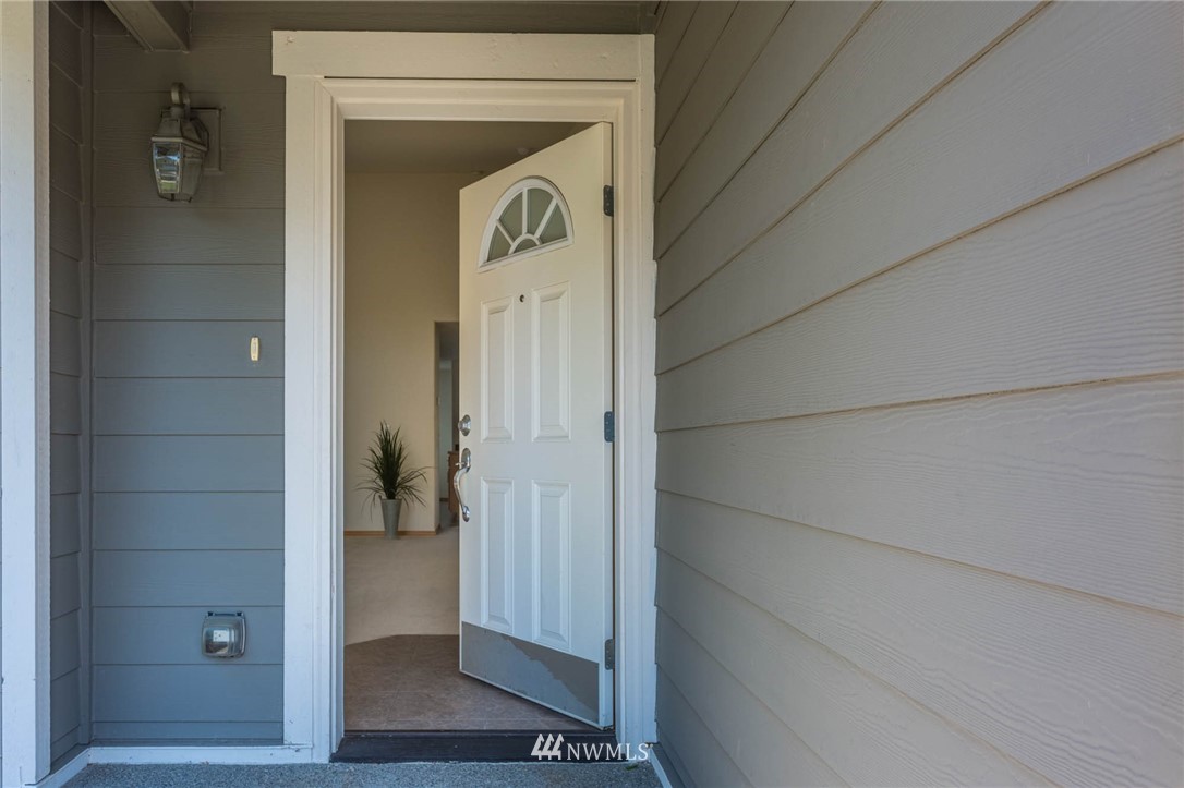 5108 Northeast 8th Place Renton, WA 98059 - Photo 2 of 25