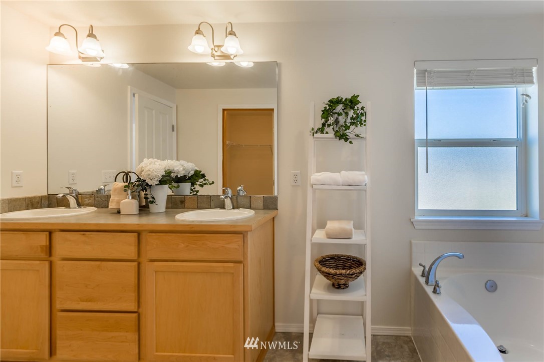 5108 Northeast 8th Place Renton, WA 98059 - Photo 14 of 25