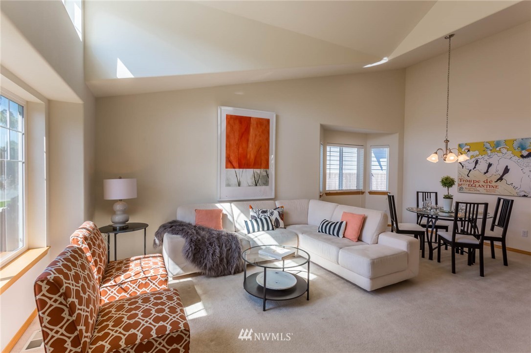 5108 Northeast 8th Place Renton, WA 98059 - Photo 3 of 25