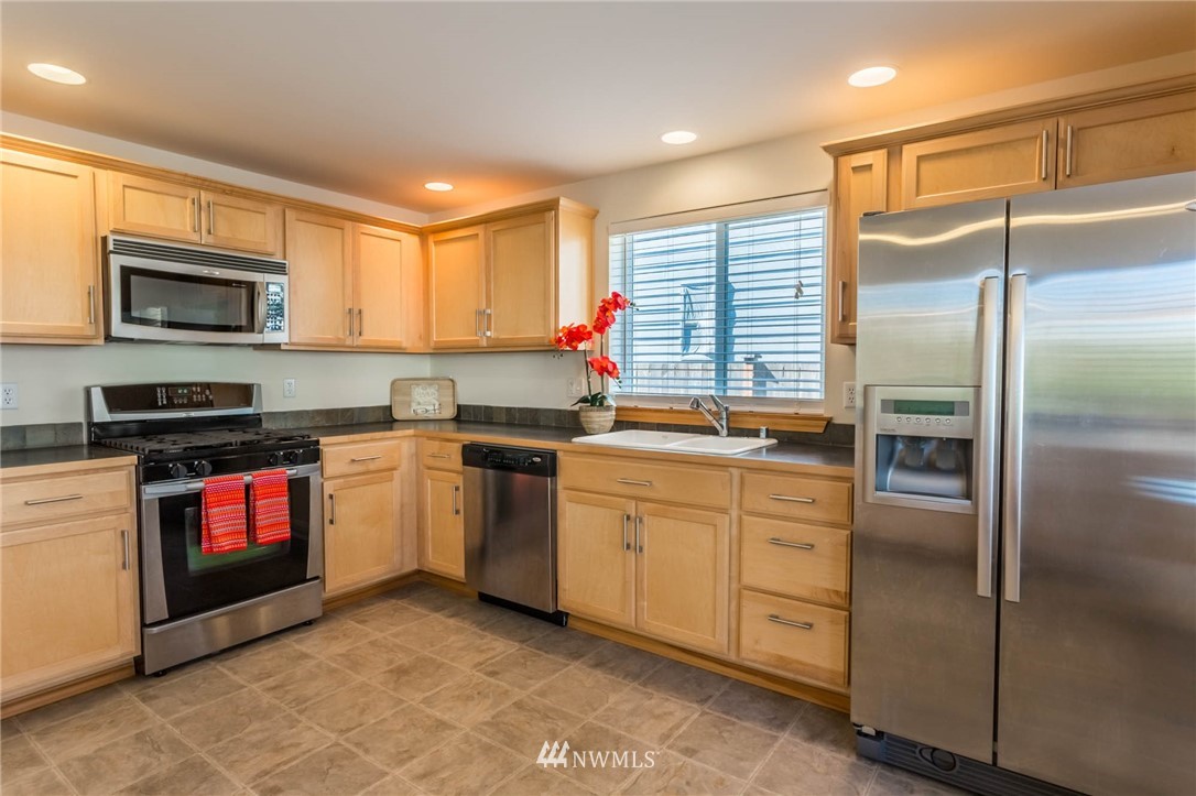 5108 Northeast 8th Place Renton, WA 98059 - Photo 6 of 25