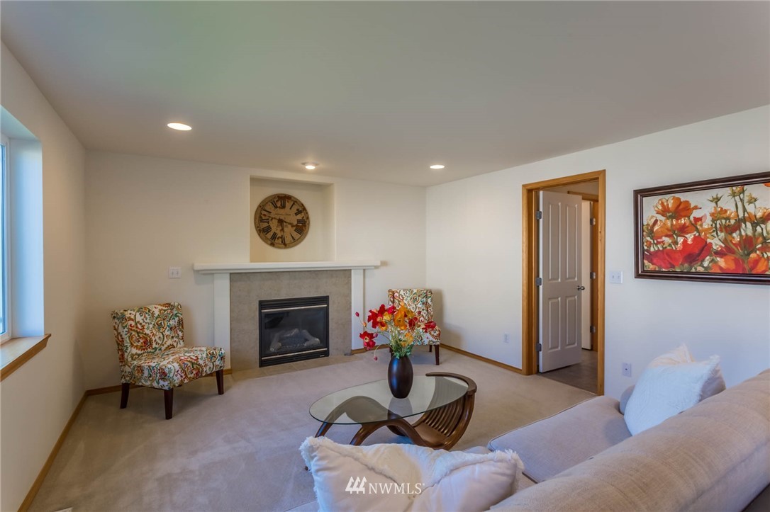 5108 Northeast 8th Place Renton, WA 98059 - Photo 9 of 25