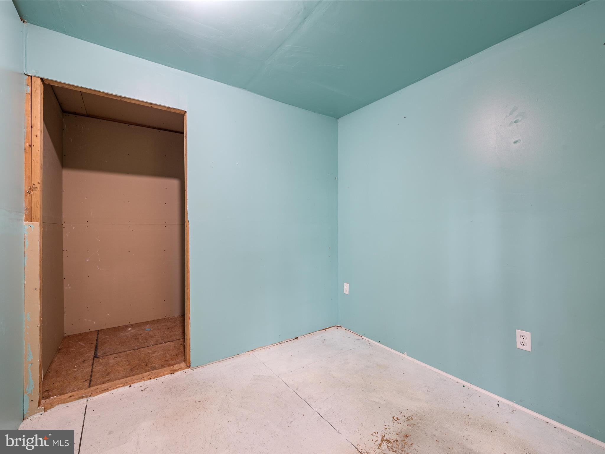 1235 South River Road Front Royal, VA 22630 - Photo 39 of 73 Bedroom space- Garage apartment