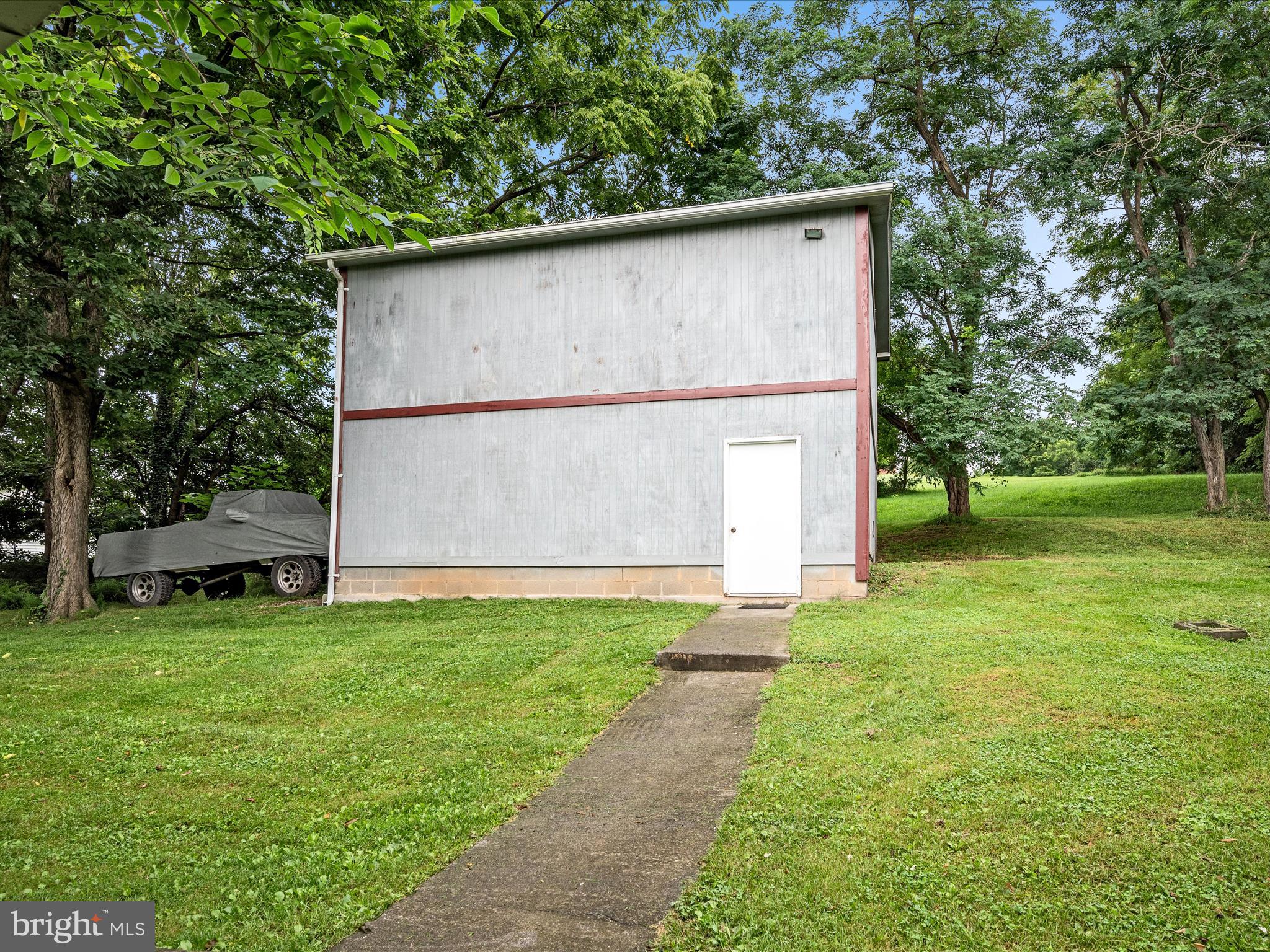 1235 South River Road Front Royal, VA 22630 - Photo 53 of 73 Garage