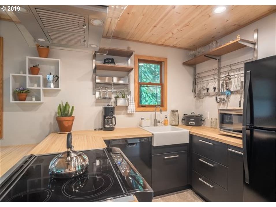 67520 East Vine Avenue Rhododendron, OR 97049 - Photo 11 of 13 Kitchen