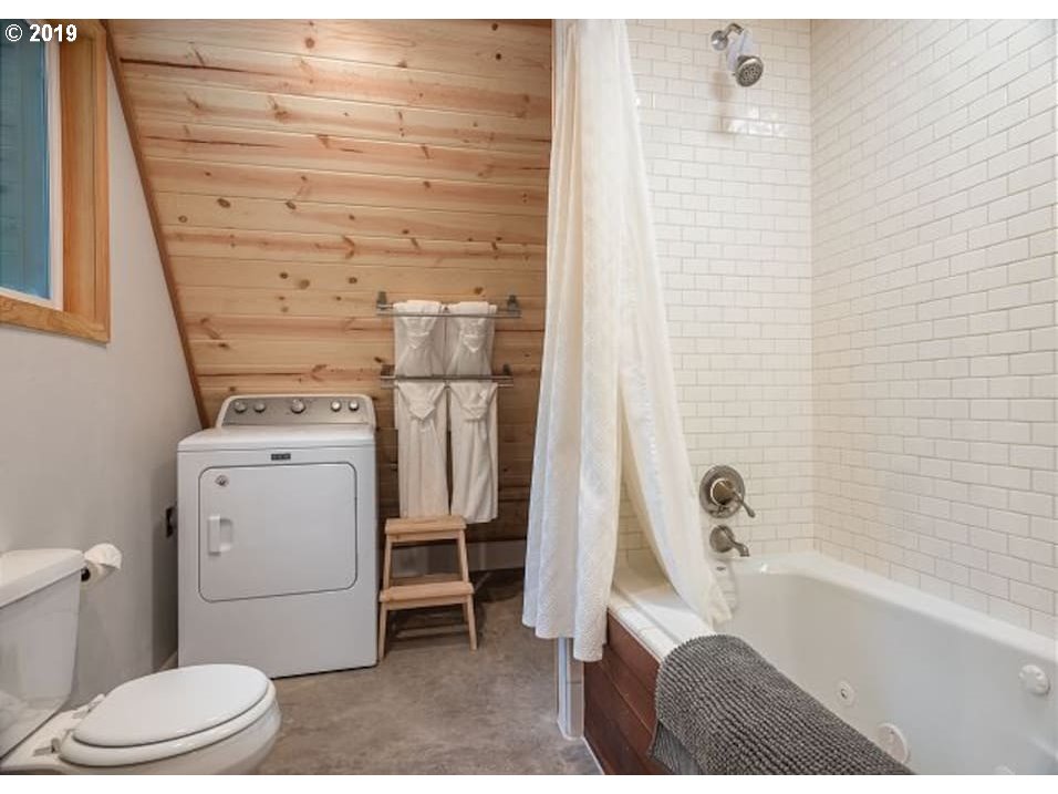 67520 East Vine Avenue Rhododendron, OR 97049 - Photo 13 of 13 Bathroom