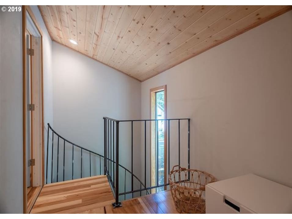 67520 East Vine Avenue Rhododendron, OR 97049 - Photo 5 of 13 Gallery Image 5