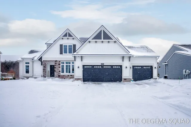 $775,000 | 13711 Harrington Landing, Holland, MI 49424