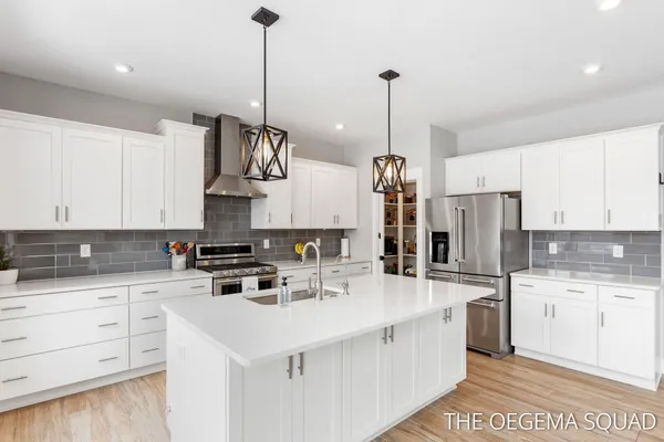 $775,000 | 13711 Harrington Landing, Holland, MI 49424