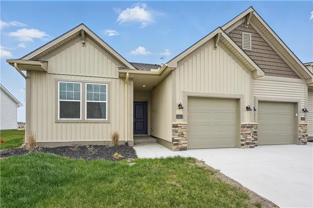 $280,714 | 12414 South Acacia Drive, Lee's Summit, MO 64086