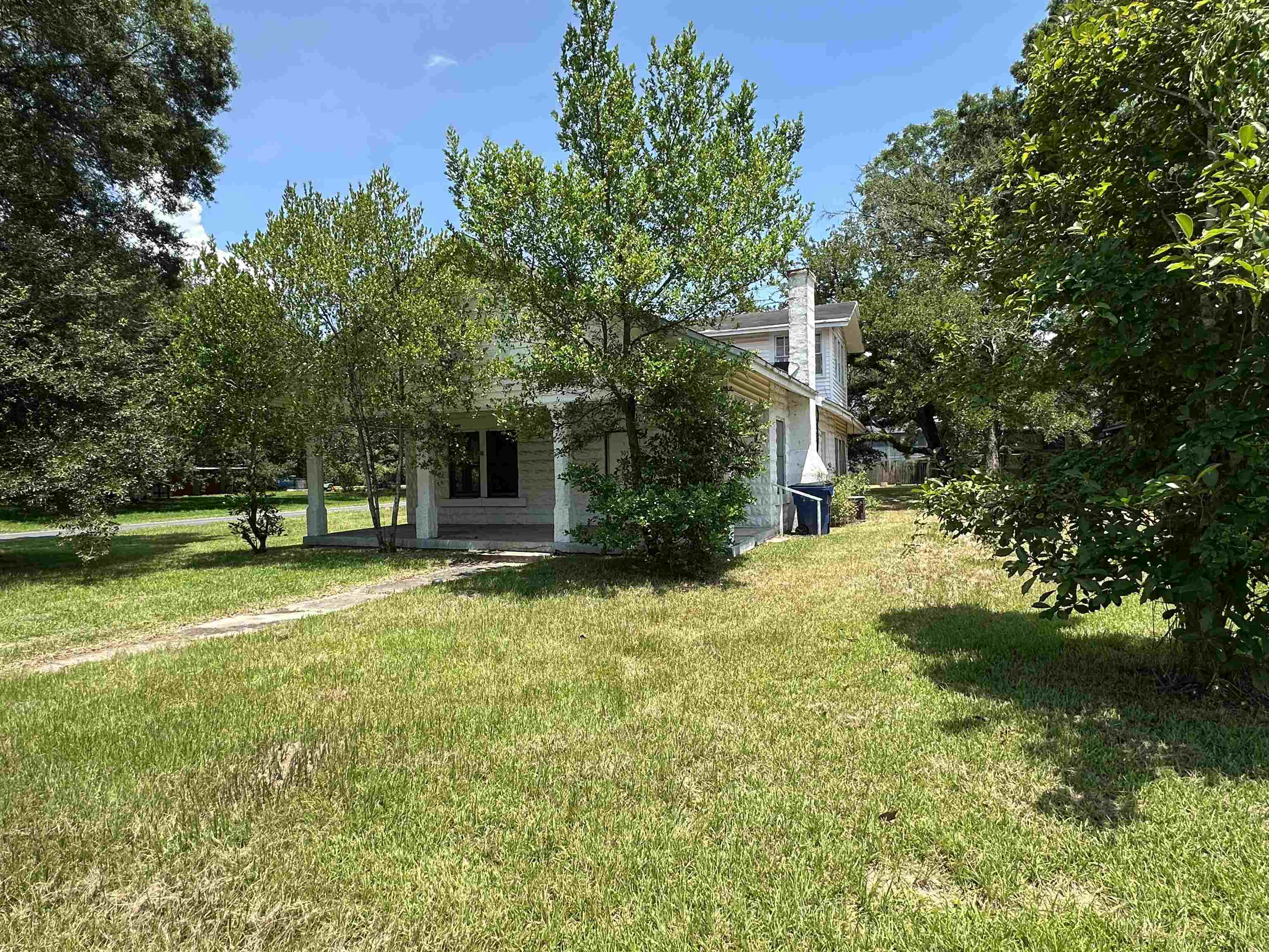 303 South 3rd Silsbee, TX 77656 - Photo 2 of 12