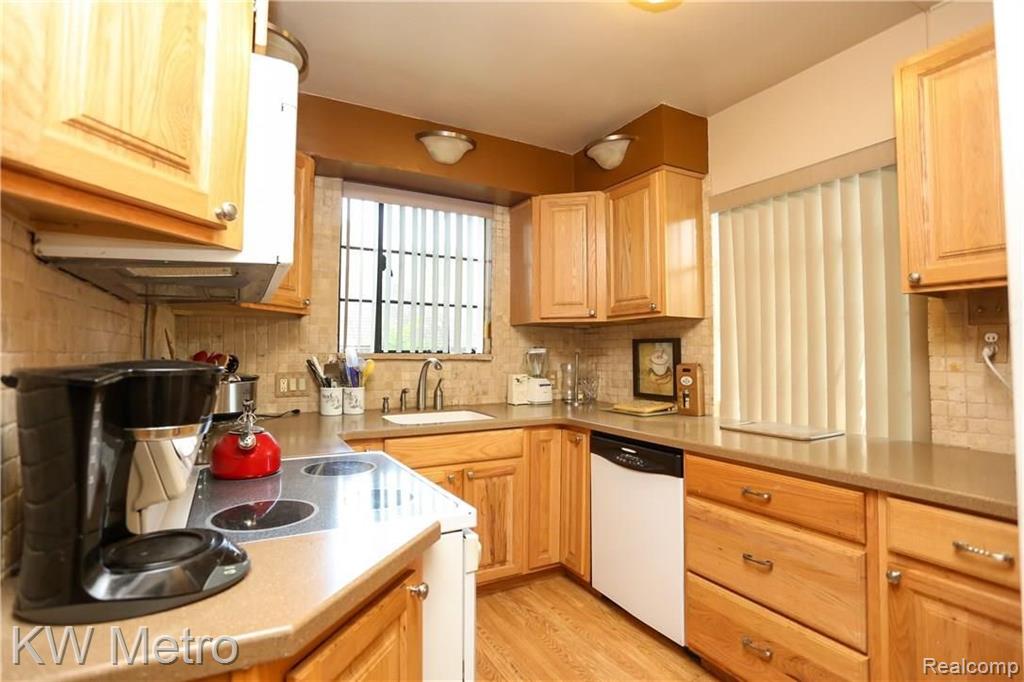 20104 Briarcliff Road Detroit, MI 48221 - Photo 12 of 36