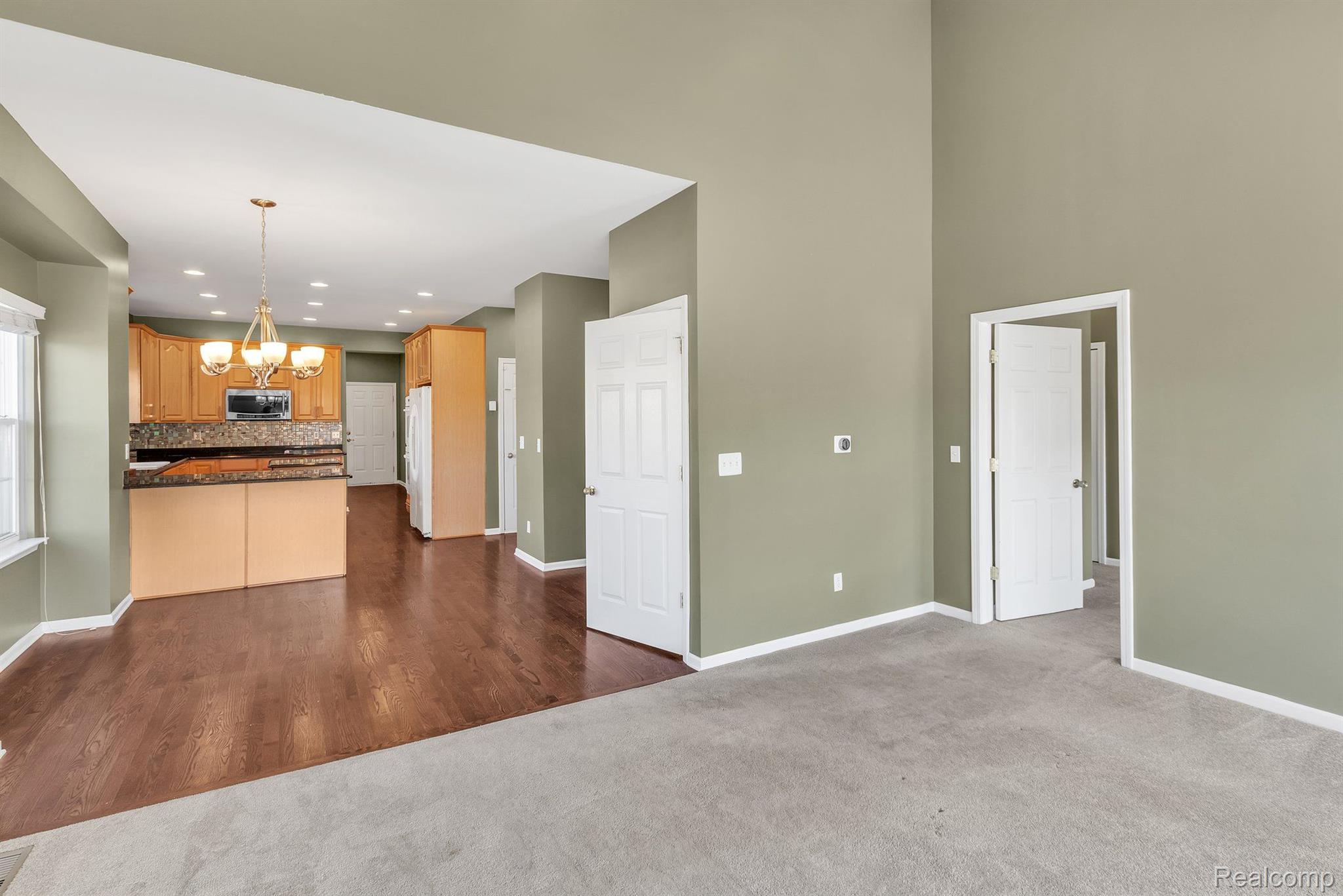 730 East Bluff Court Rochester, MI 48306 - Photo 34 of 34 Kitchen overlooks great rm. Very open floor plan.