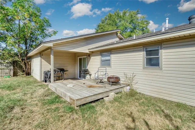 a view of a house with backyard and sitting area