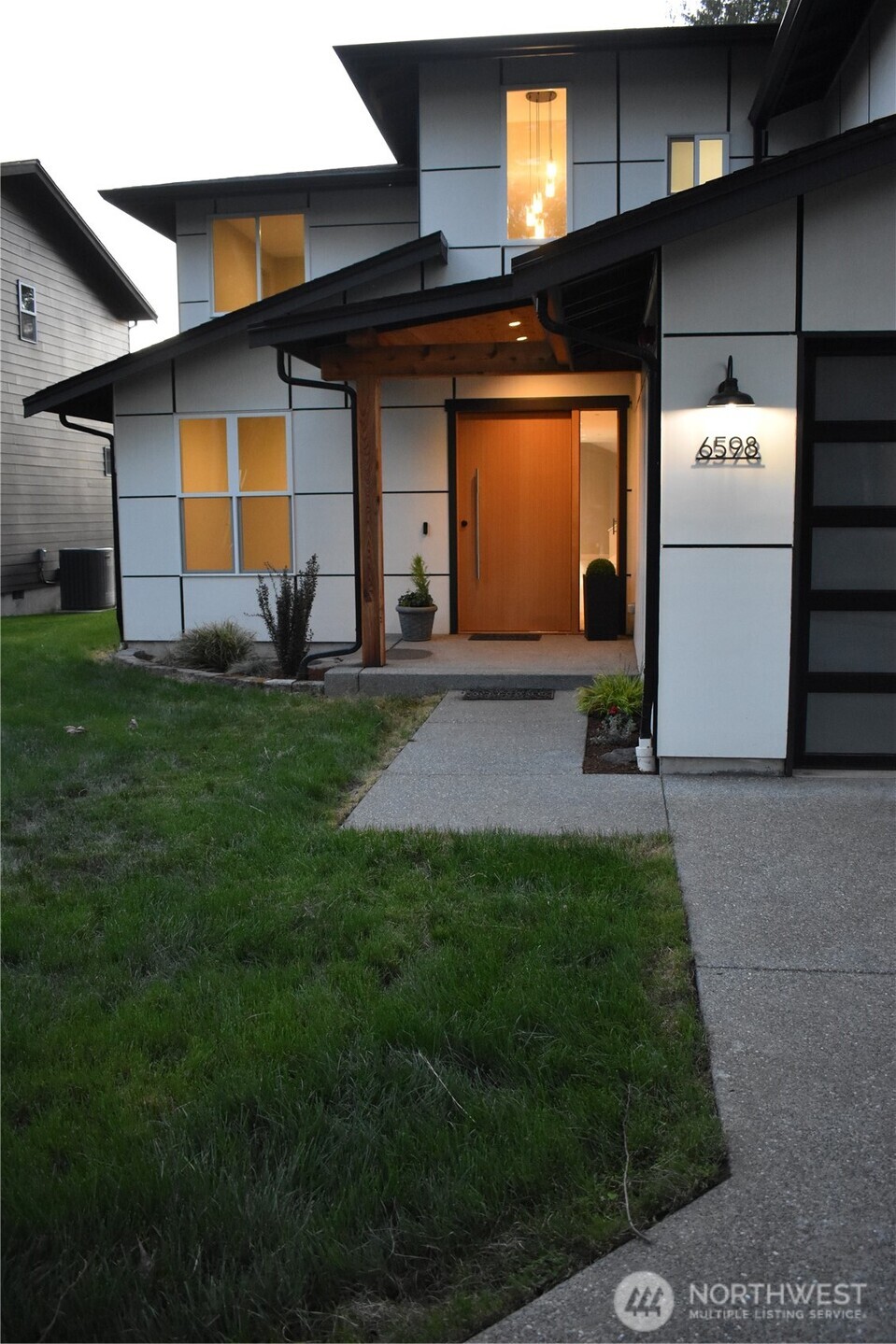 6598 Vandermark Road East Bonney Lake, WA 98391 - Photo 4 of 39