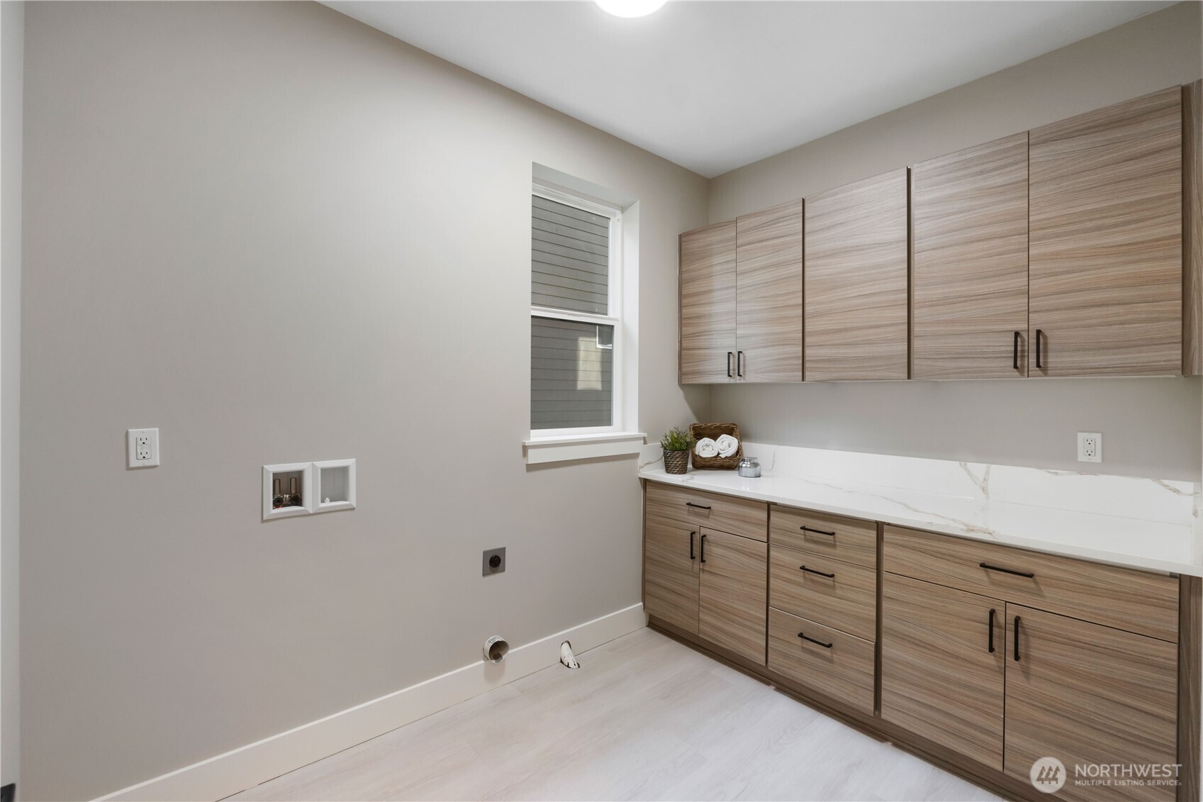6598 Vandermark Road East Bonney Lake, WA 98391 - Photo 7 of 39