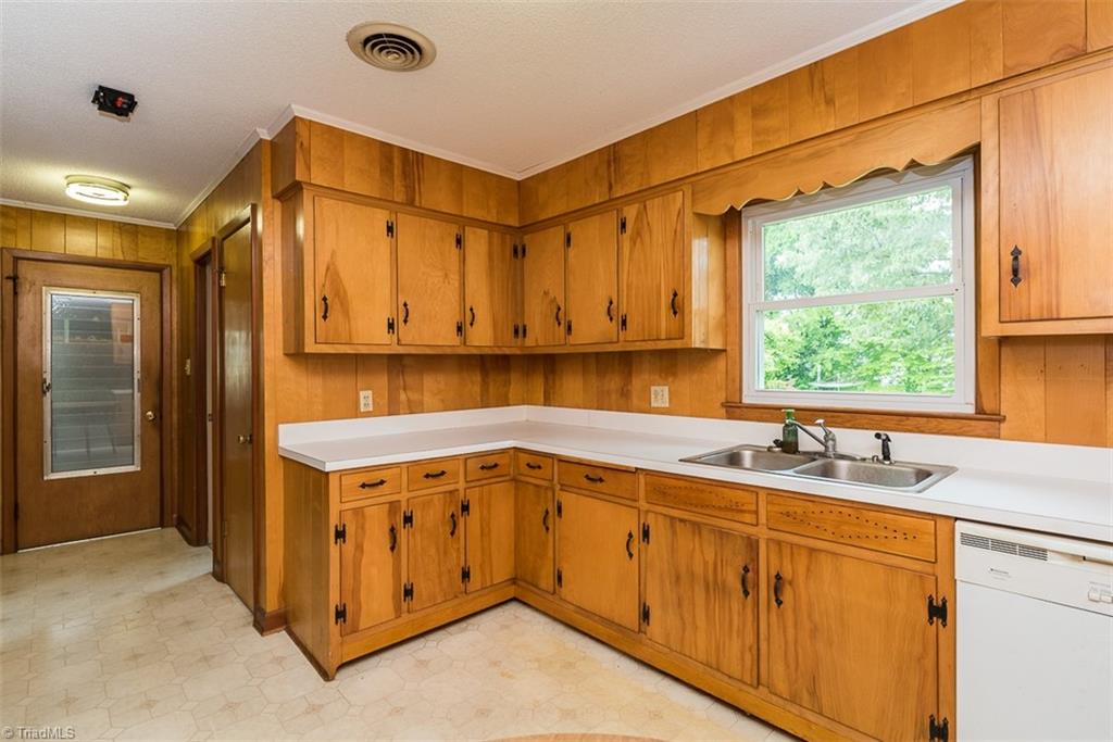 704 Sellars Mill Road Burlington, NC 27217 - Photo 9 of 23 Gallery Image 9
