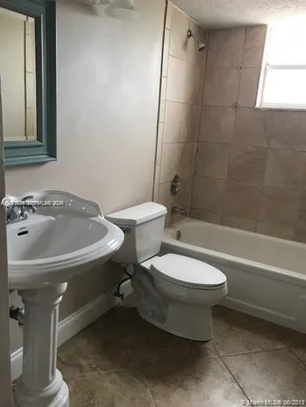 $2,000 | 406 Northwest 68th Avenue, Unit 403, Plantation, FL 33317