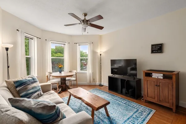 $521,000 | 1419 Commonwealth Avenue, Unit 404, Boston, MA 02135