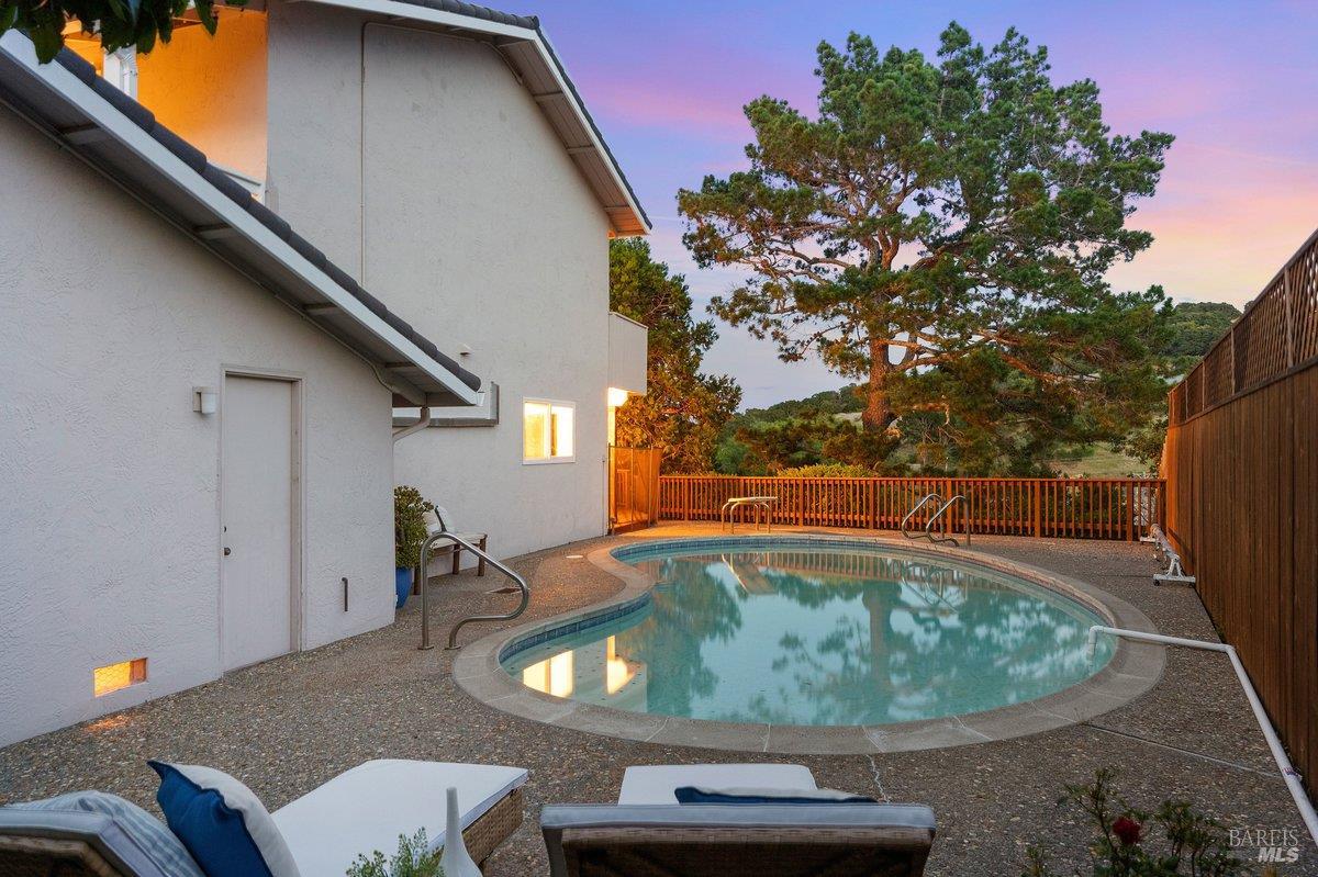 116 Twelveoak Hill Drive San Rafael, CA 94903 - Photo 12 of 93