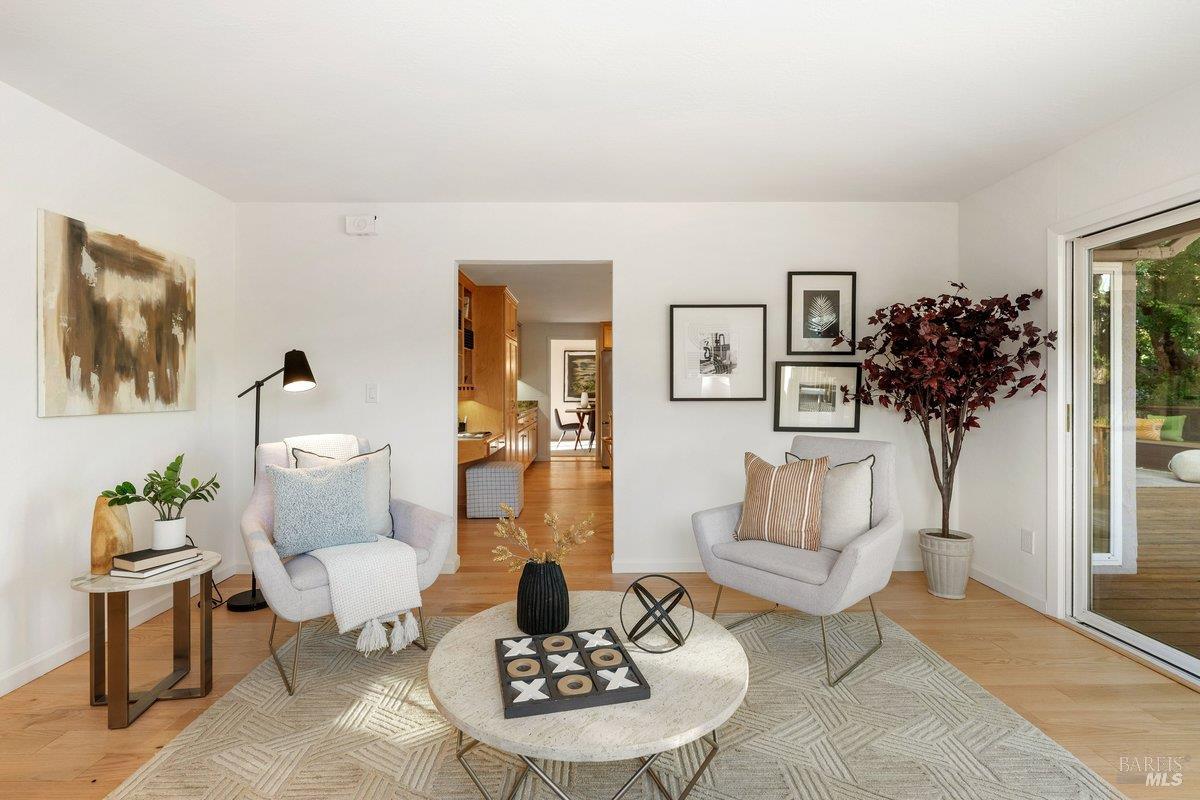 116 Twelveoak Hill Drive San Rafael, CA 94903 - Photo 56 of 93 a living room with furniture and a potted plant