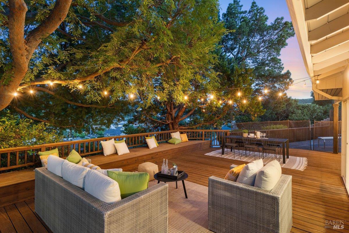 116 Twelveoak Hill Drive San Rafael, CA 94903 - Photo 6 of 93