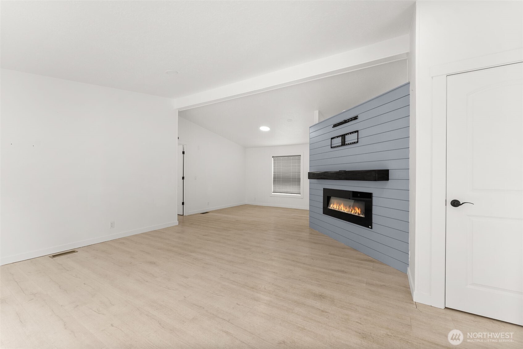 11215 180th Lane Southwest Rochester, WA 98579 - Photo 4 of 33