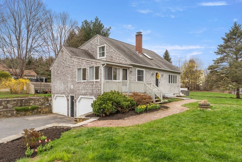 25 Uptack Road Groveland, MA 01834 - Photo 1 of 41