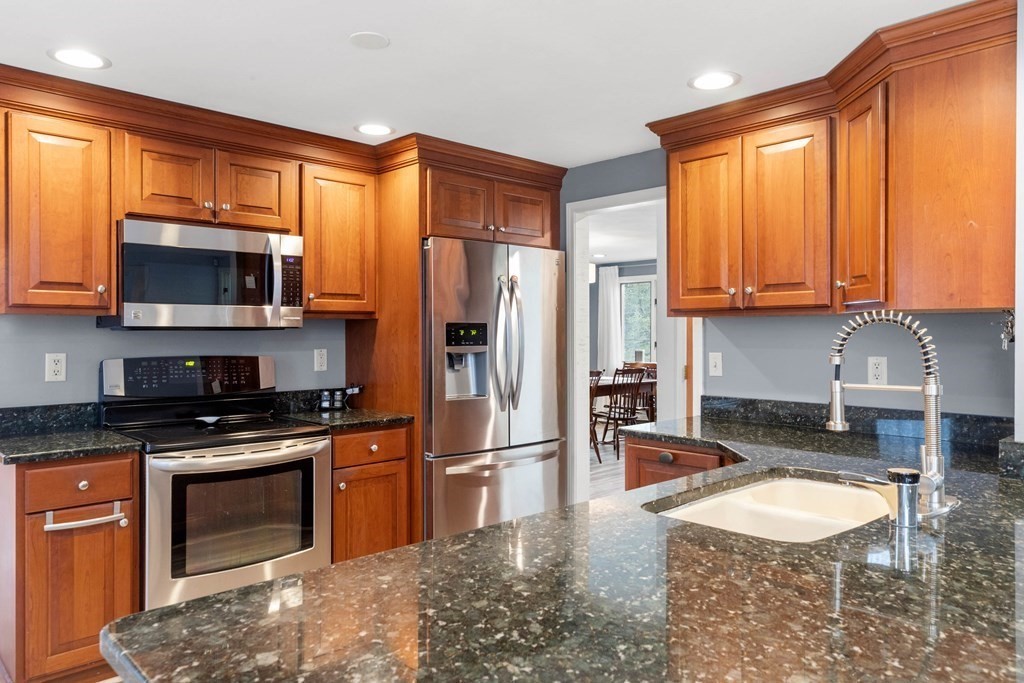 25 Uptack Road Groveland, MA 01834 - Photo 4 of 41