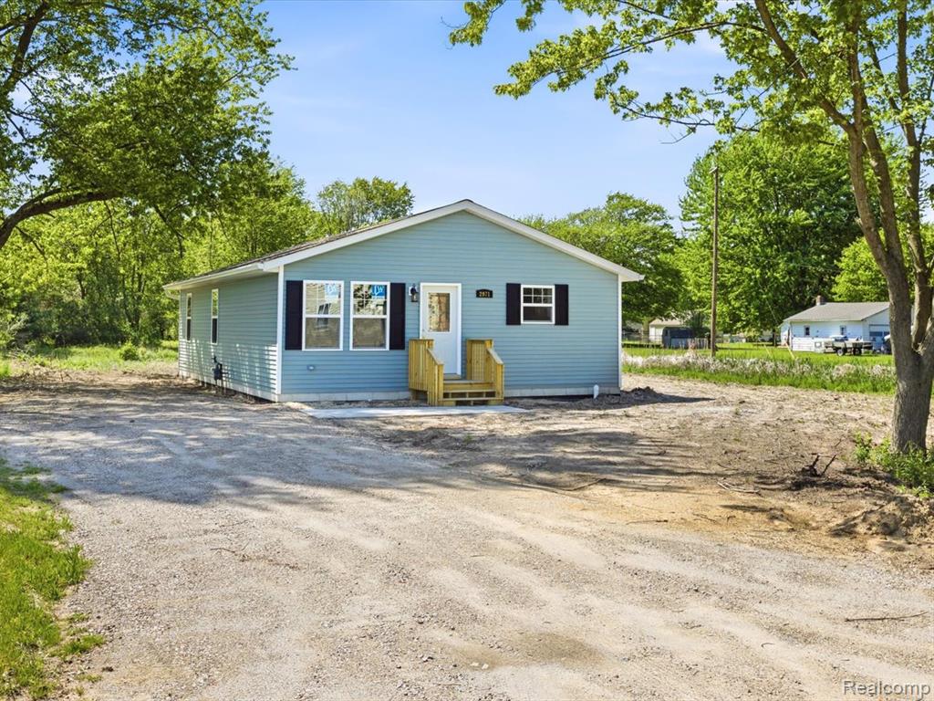 2971 Beach Road Port Huron, MI 48060 - Photo 2 of 29