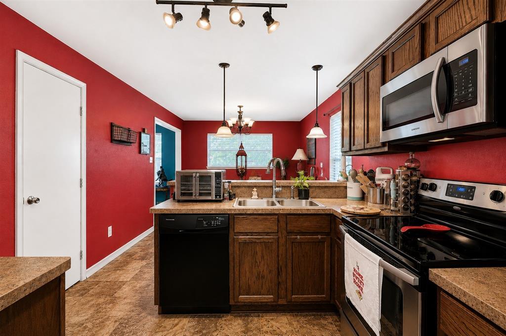 1111 Ridgewood Road Denison, TX 75020 - Photo 5 of 18 Gallery Image 5