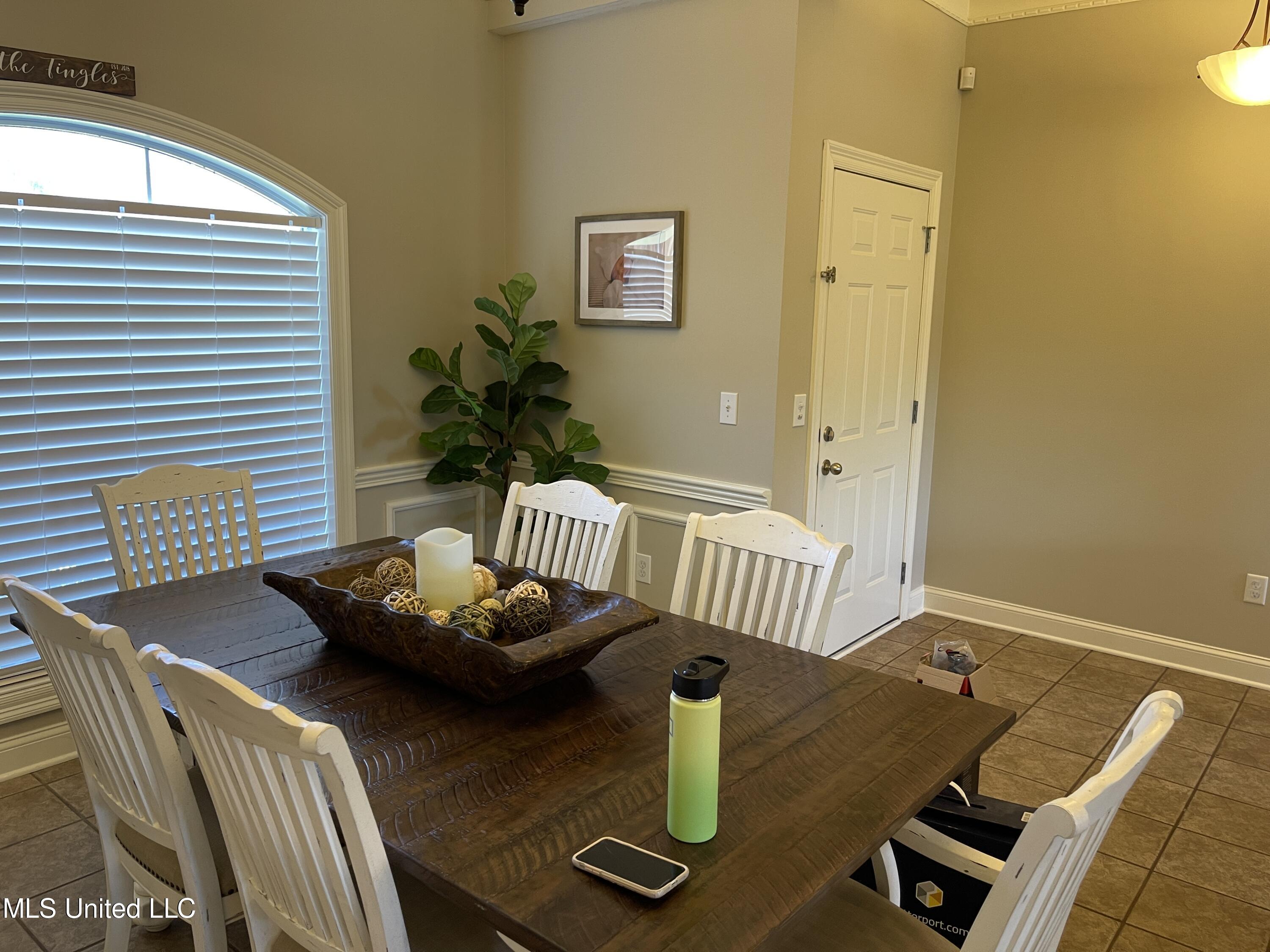 358 Kings Ridge Circle Brandon, MS 39047 - Photo 13 of 35 C87E18C0-20F0-4EF0-83ED-CFB18D11284F