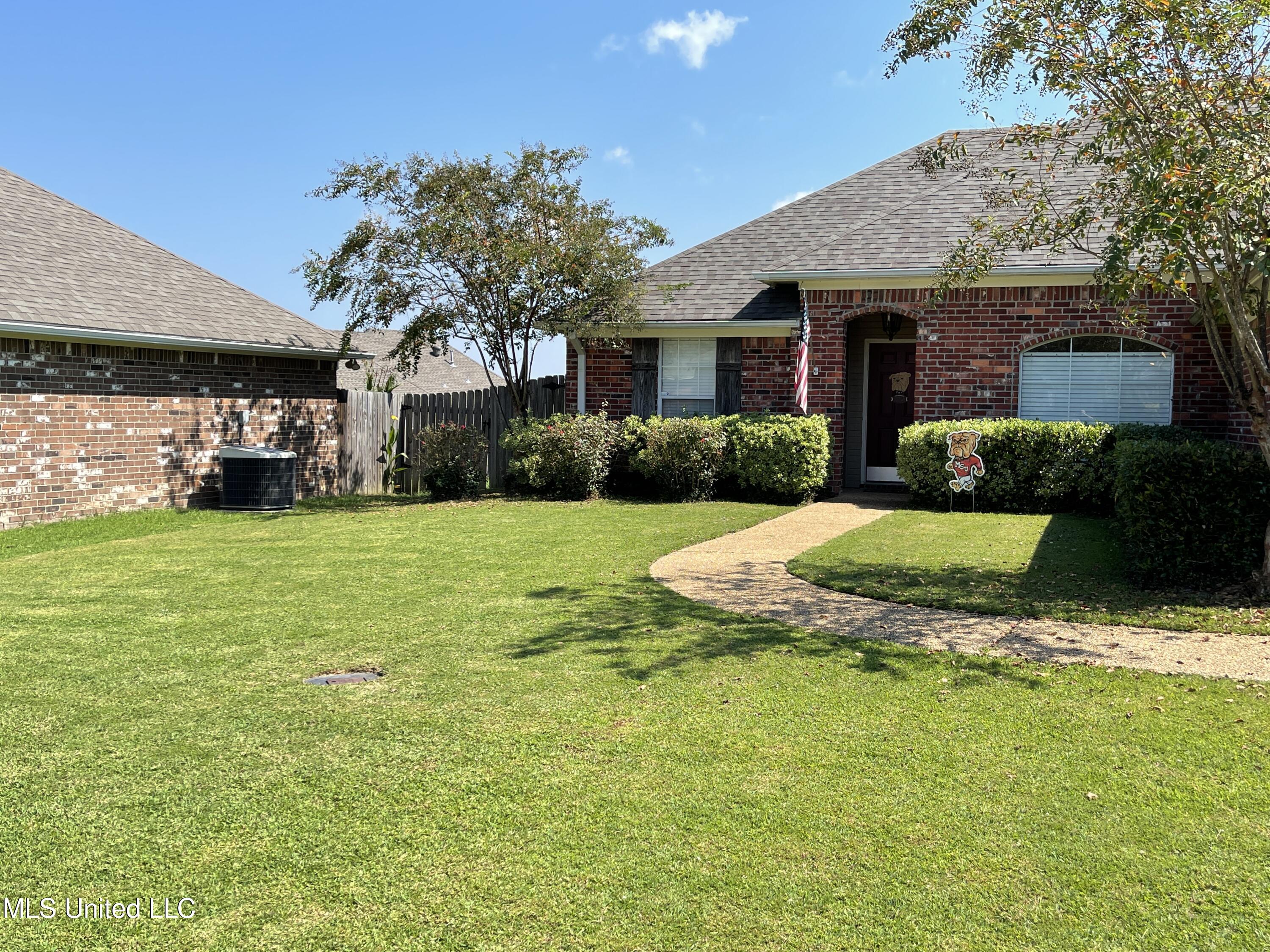 358 Kings Ridge Circle Brandon, MS 39047 - Photo 4 of 35 E853292B-4355-4AEC-9C1E-F29B250FB88E