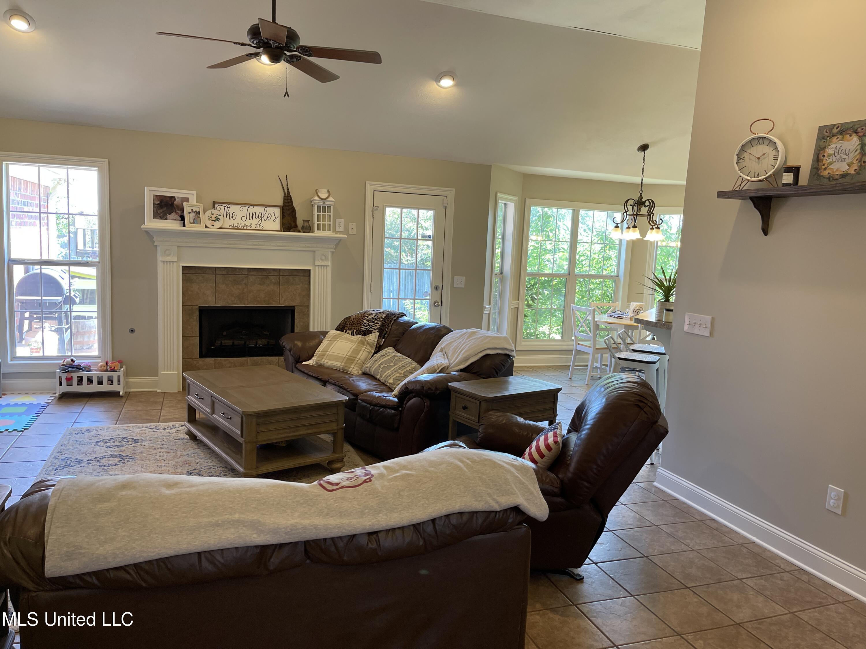 358 Kings Ridge Circle Brandon, MS 39047 - Photo 6 of 35 A5490064-FB95-40F4-95FF-D54714E7EBD0