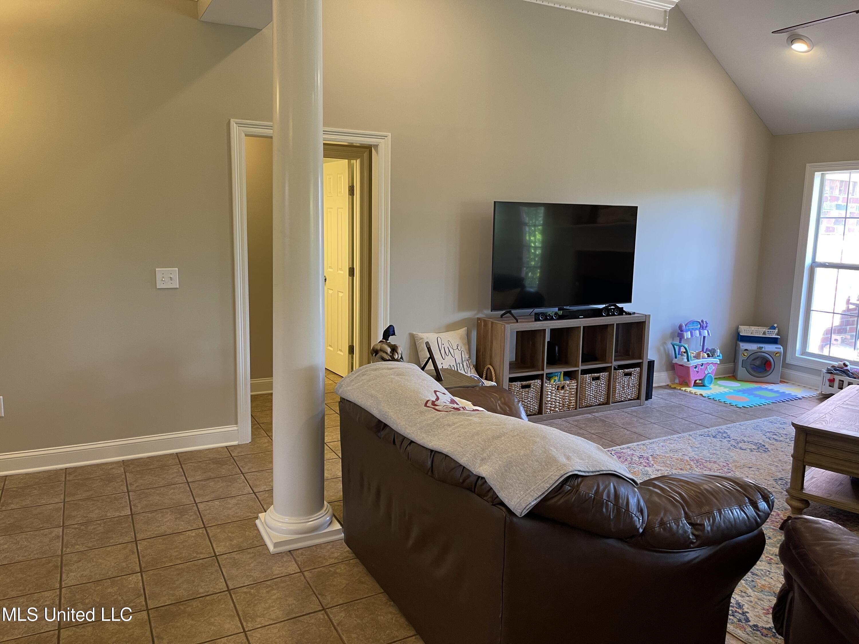 358 Kings Ridge Circle Brandon, MS 39047 - Photo 7 of 35 E224D02F-359E-4E59-AB29-F06AF2C192F3