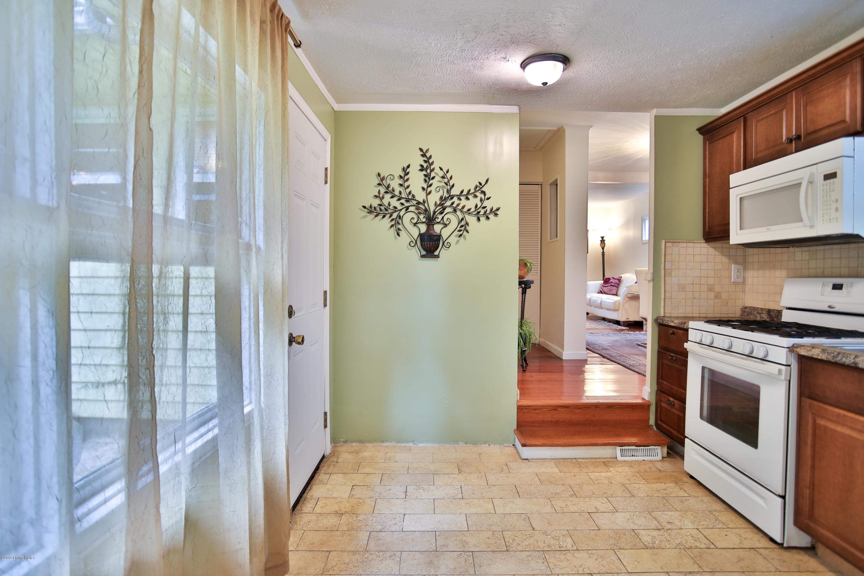 9309 Hunter Road Louisville, KY 40242 - Photo 5 of 16 Eat-in kitchen