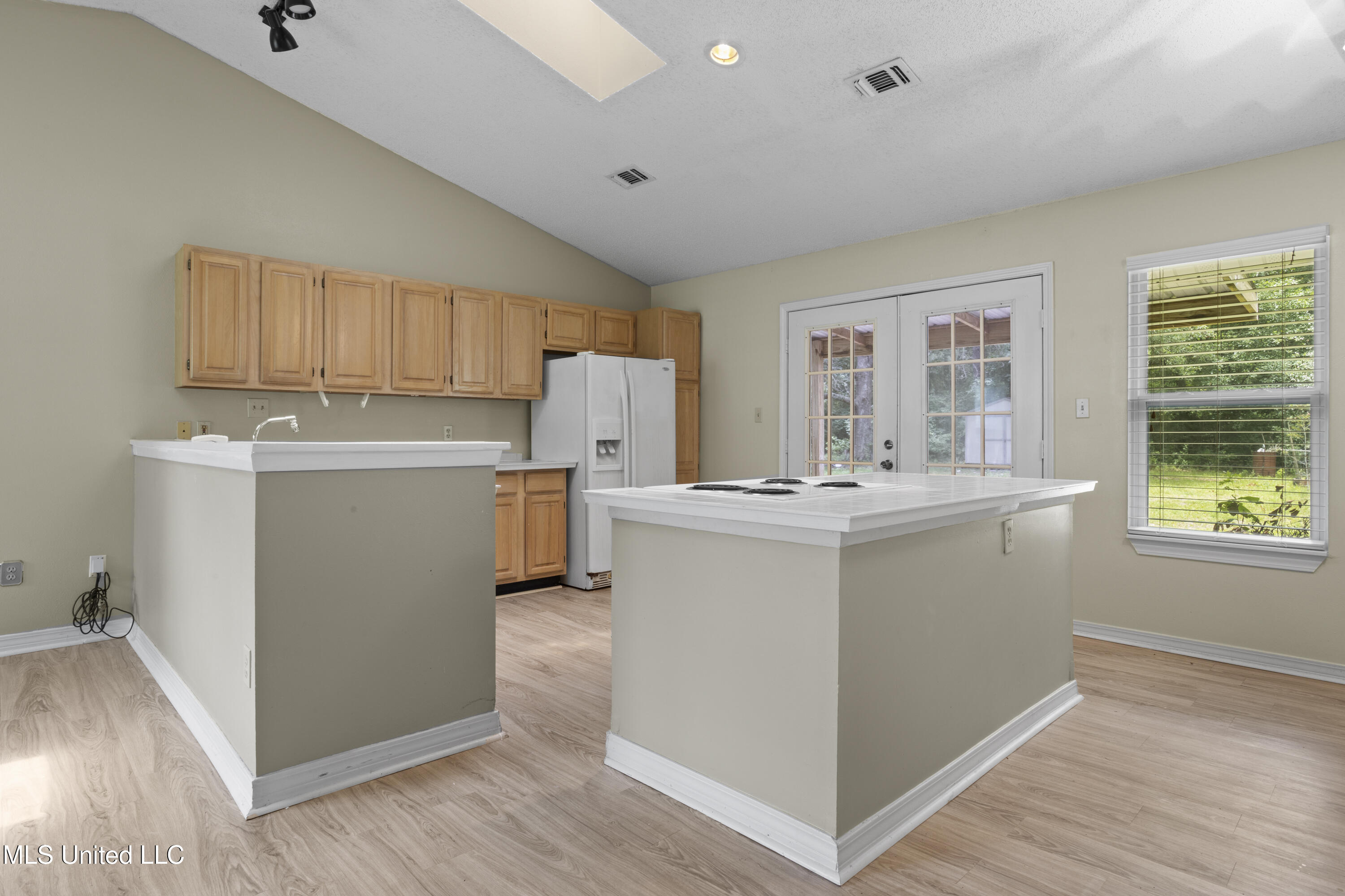 12442 Cox Road Gulfport, MS 39503 - Photo 11 of 30 011
