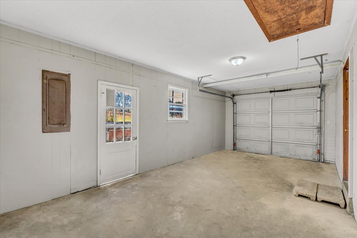 390 Junus Jackson Hollow Road Minor Hill, TN 38473 - Photo 16 of 38 a view of garage
