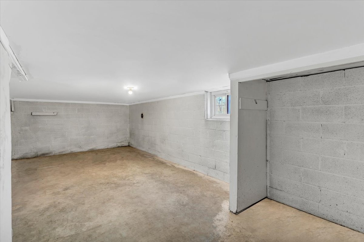 390 Junus Jackson Hollow Road Minor Hill, TN 38473 - Photo 24 of 38 an empty room with a empty space