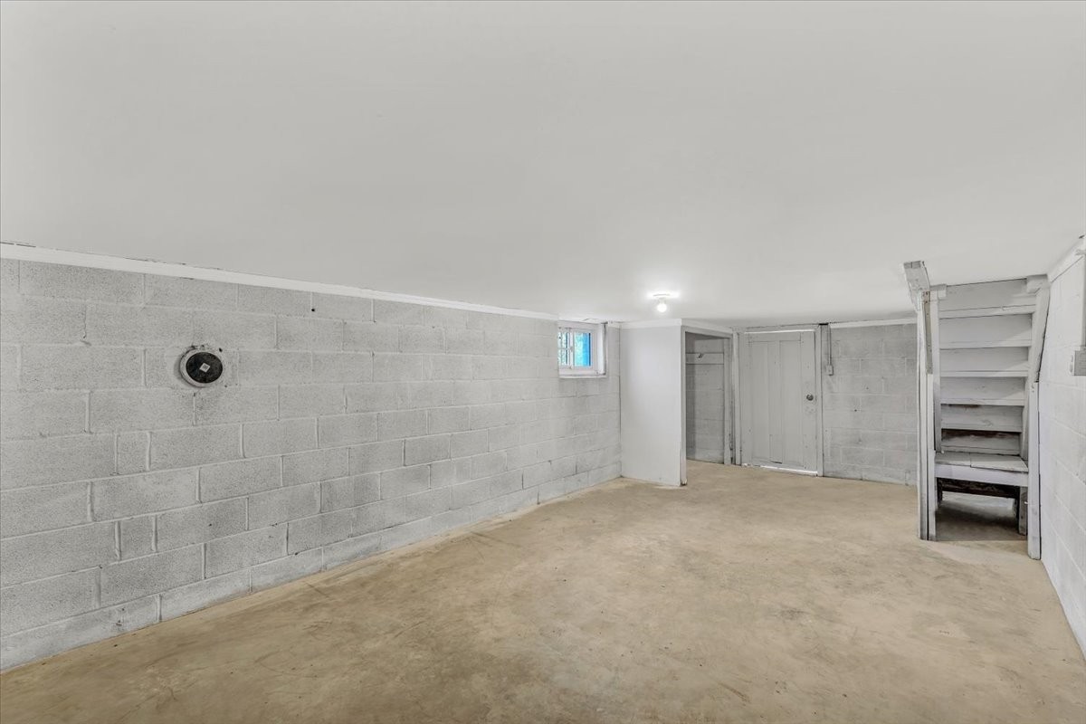 390 Junus Jackson Hollow Road Minor Hill, TN 38473 - Photo 25 of 38 a view of an empty room