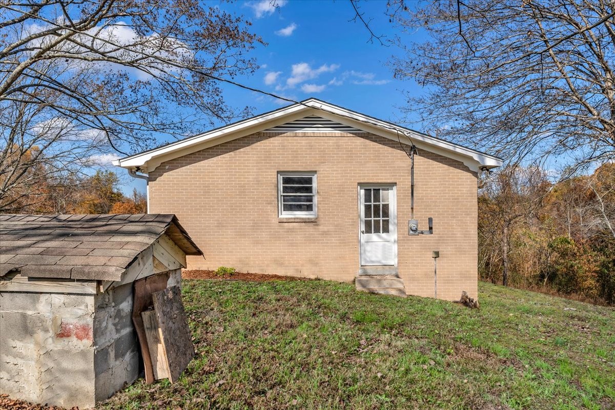 390 Junus Jackson Hollow Road Minor Hill, TN 38473 - Photo 8 of 38 a view of a house with a yard