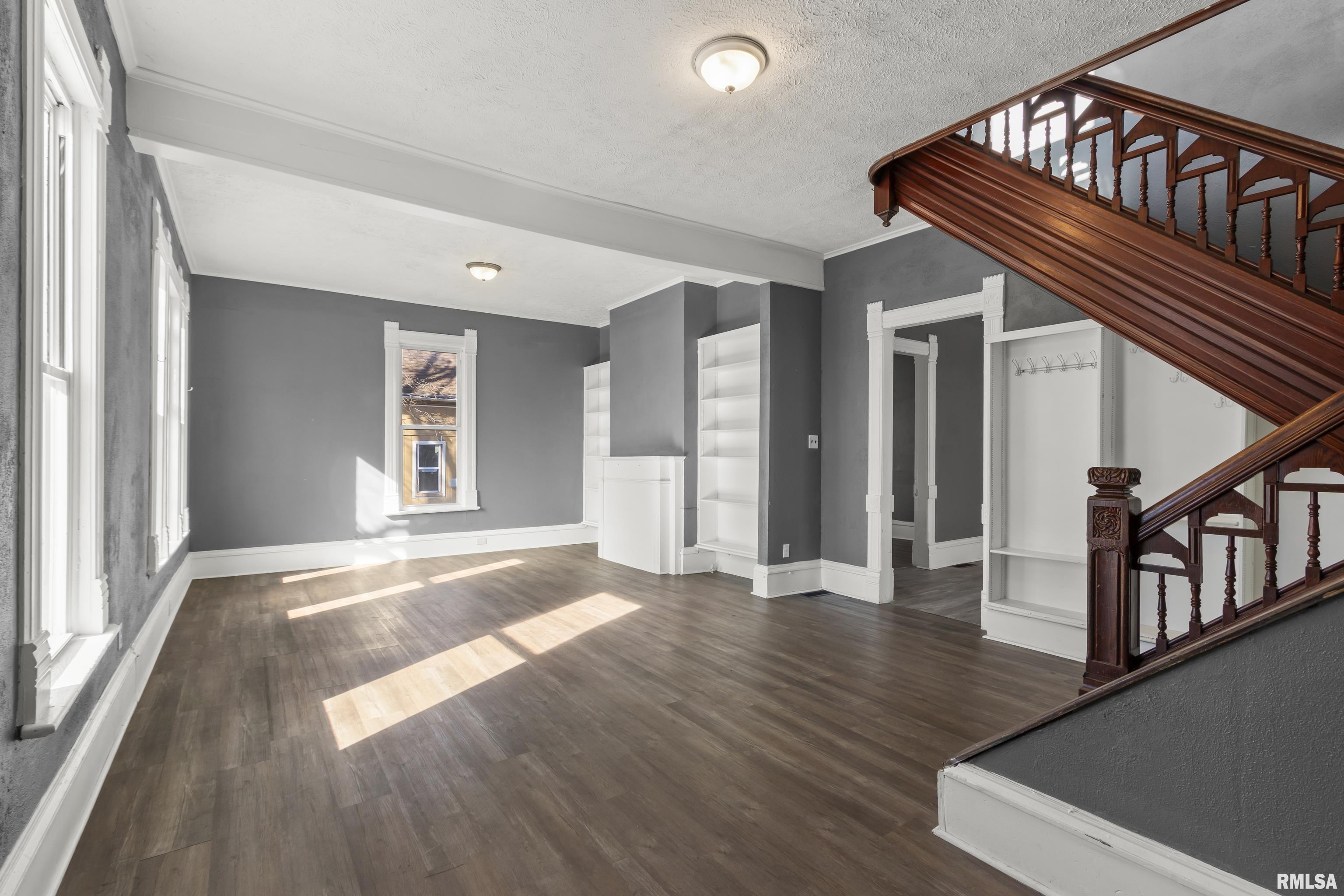 2117 West Starr Street Peoria, IL 61605 - Photo 3 of 36