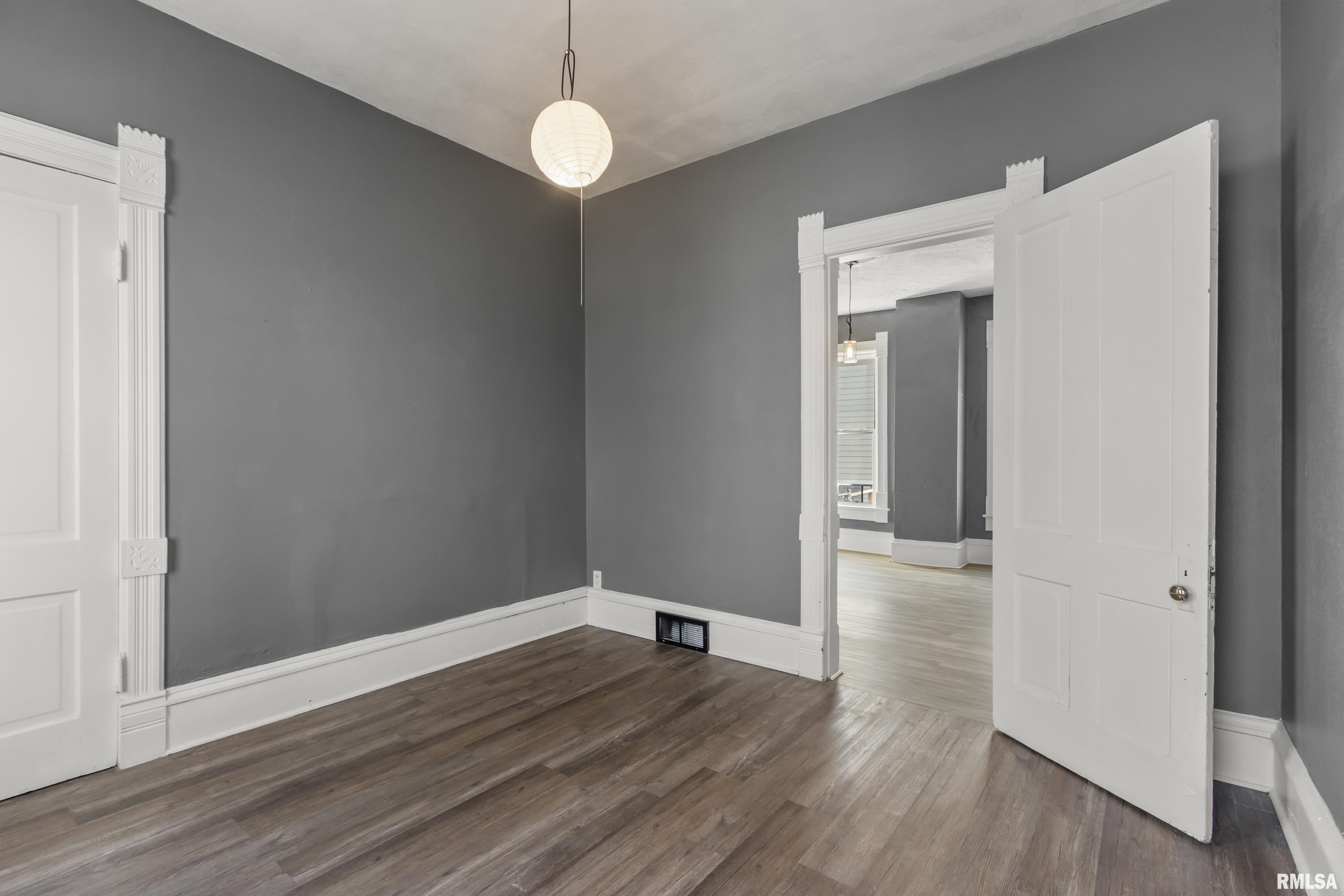 2117 West Starr Street Peoria, IL 61605 - Photo 9 of 36