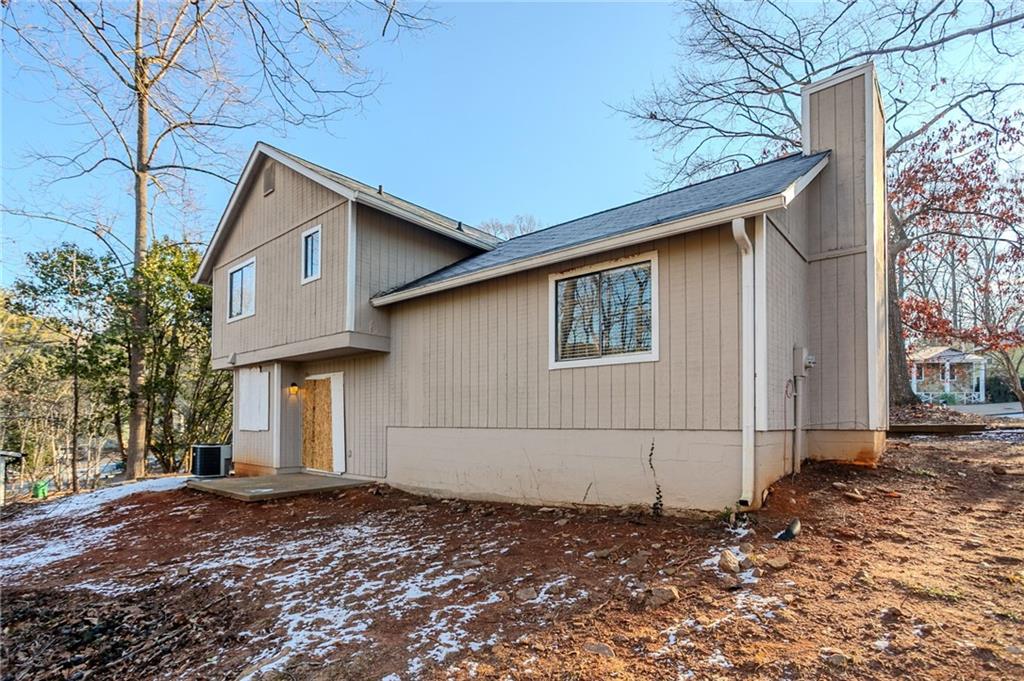 5449 Martins Crossing Road Stone Mountain, GA 30088 - Photo 21 of 32 a backyard of a house